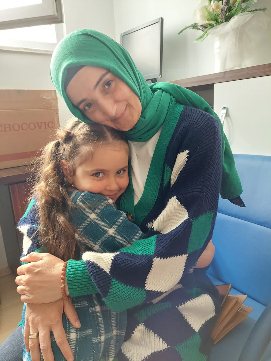 AK Parti İl Kadın Kolları Başkanımız Zeliha Erdoğan Bağcı,Yönetim Kurulu Üyeleri ve Emine Aktaş hanımın katılımlarıyla bugün çatkapı ziyaretler yaptık.
<a href="/zlherdoganbagci/">zelihaerdoganbagci🇹🇷🇹🇷</a> <a href="/AlimNuran/">nuran alim</a> <a href="/kubra4kardes/">Kübra Dörtkardeş</a> @Bayramburdur <a href="/profademkorkmaz/">Adem Korkmaz</a> <a href="/mustafaozboyaci/">mustafa özboyacı 🇹🇷</a> <a href="/okannhuseyin/">Hüseyin Okan</a>