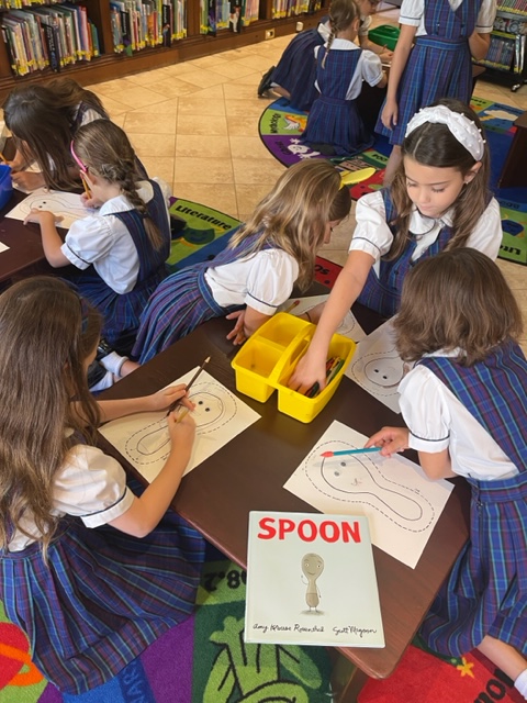 1st graders working on their #spoon Book by @missamykr #selfacceptance #SacredHeartReads
@CarrolltonSH @RSCJUSC @akrfoundation