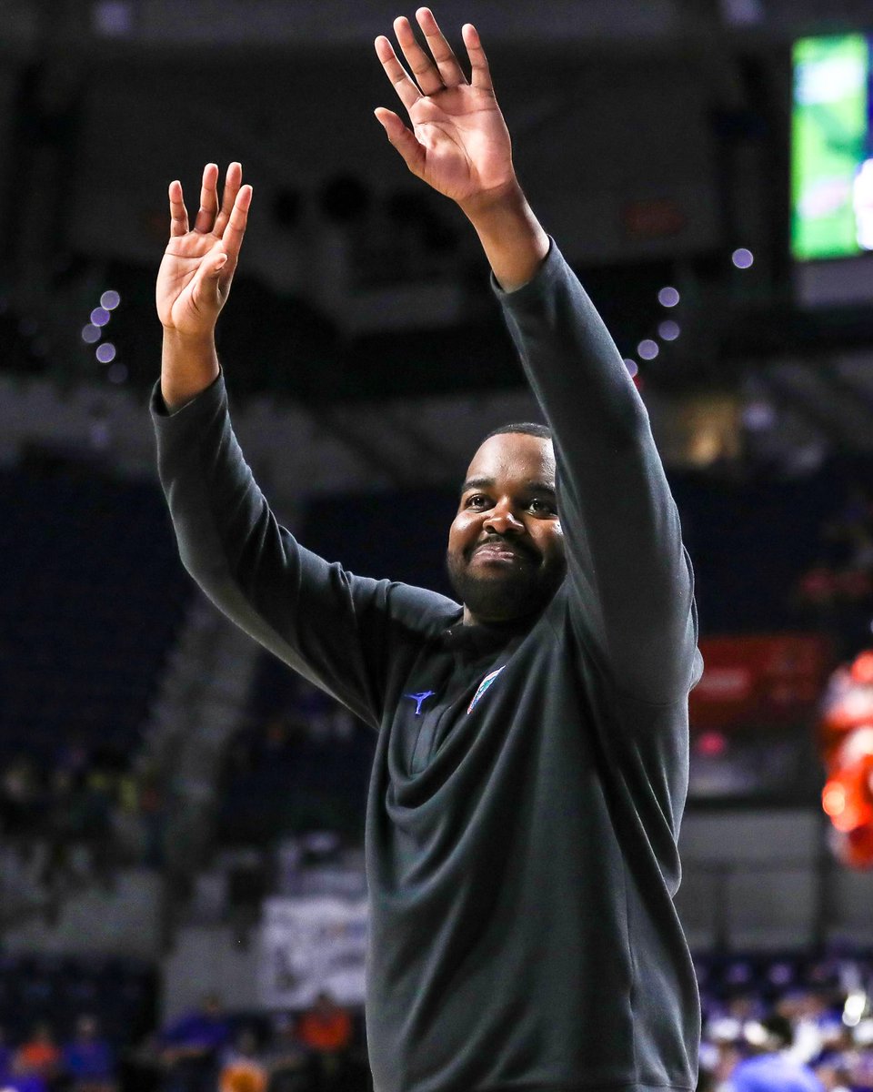 Happy birthday <a href="/CoachTalley_/">Jordan Talley🏁</a> 🥳

#GoGators