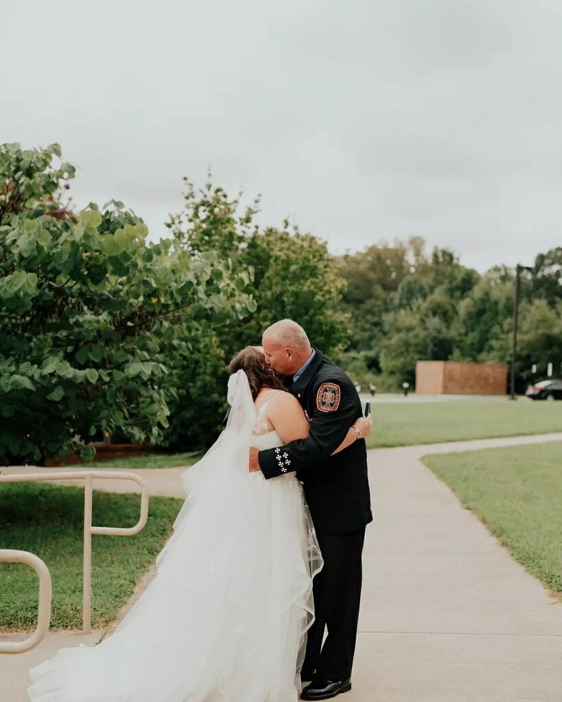 Girl Dad✨ We're not crying, you are!!🥺

📷: @chelseadianephotography

#girldad #father #daughter #fatherdaughter #cute #happines #happytears #sosweet #weddingvibes #weddinginspo #allsmiles #ohwowyes #renaissancerva instagr.am/p/CsrRmFhSQs5/