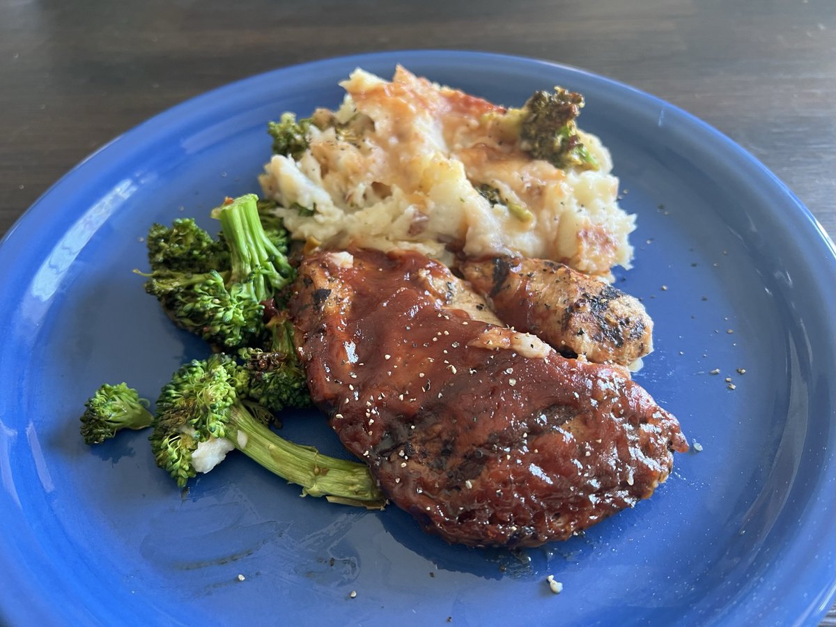 Been trying out the new versions of Home Chef meals found at Kroger/Ralphs...this is bbq chicken breast. Fresh not frozen. #mealkits #readymademeals #ChrisDoesHomeChef #foodies @realhomechef