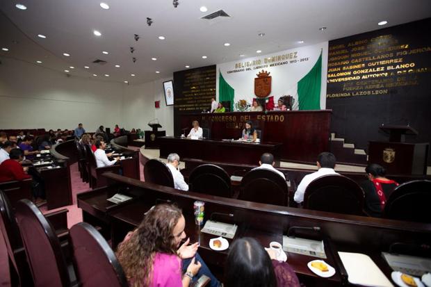 🐶🔺#INICIATIVA / Turnan Iniciativas para protección animal y reforma constitucional a comisiones parlamentarias
<a href="/CongresoChis/">Honorable Congreso del Estado de Chiapas</a> <a href="/alvarezonia/">Sonia C. Álvarez</a> <a href="/yamilmelgar/">Yamil Melgar</a> <a href="/TOMASTORRESS/">A. Tomás Torres Guzmán</a>  Info Y FOTOS AQUÍ: bitly.ws/FxMY