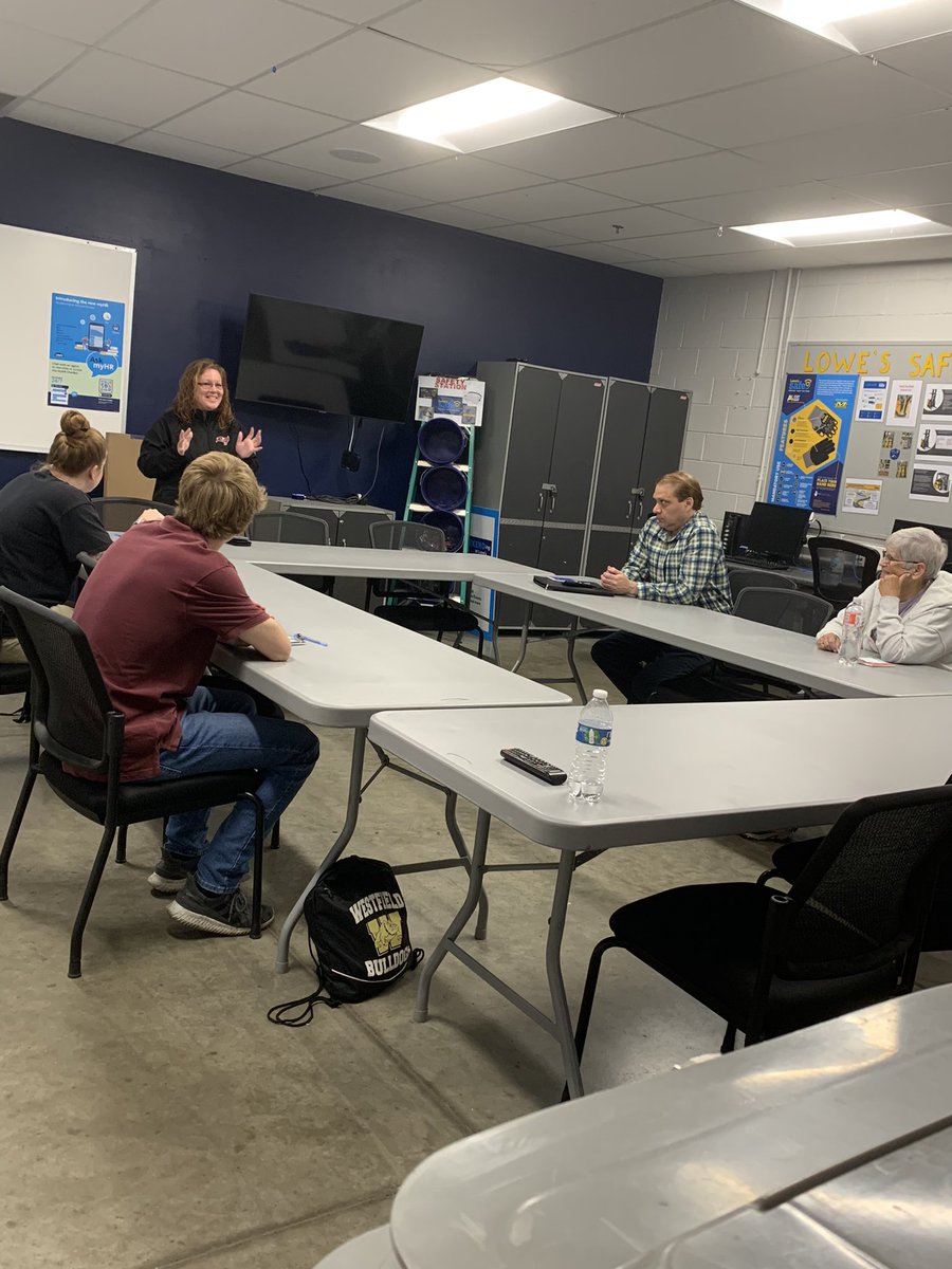 We had the pleasure of having our senior AP manager Heather talk with our new associates about safety and theft in orientation today
<a href="/ShuellWilliam/">William Shuell</a> @meronH1290 @JCunninghamR1 <a href="/g_stacyann/">Stacy</a>