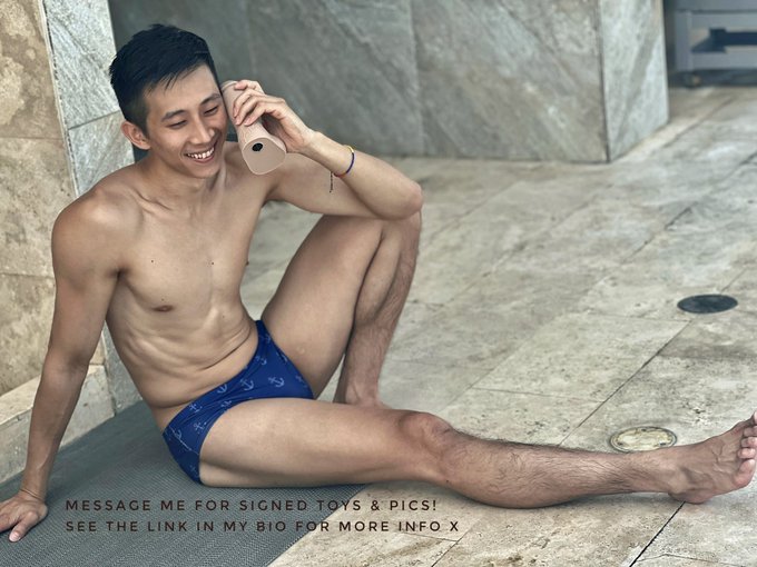 Herro, Chinese takeaway. Yes we have XL spring roll, how many you want? (DM me if you want spring roll)<a href="/tag/sniffiesrush"class="tags"><span>#sniffiesrush</span></a>