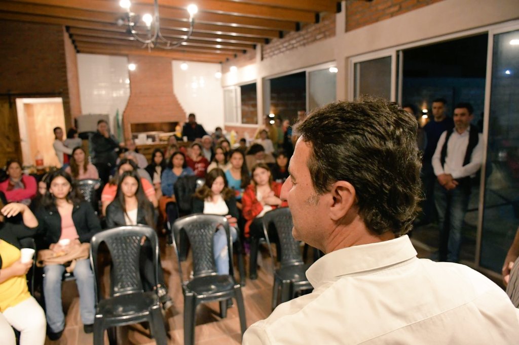 RSanchezOK's tweet photo. Compartiendo un reunión con jóvenes que quieren seguir progresando y apostando a Tucumán. Excelente actividad de orientación vocacional organizada por Aníbal Ruiz Candidato a Comisionado Comunal de Villa Carmela con la colaboración de Ana Valoy.
#JuntosGanamos #SanchezGobernador https://t.co/U7c6jLuRzE