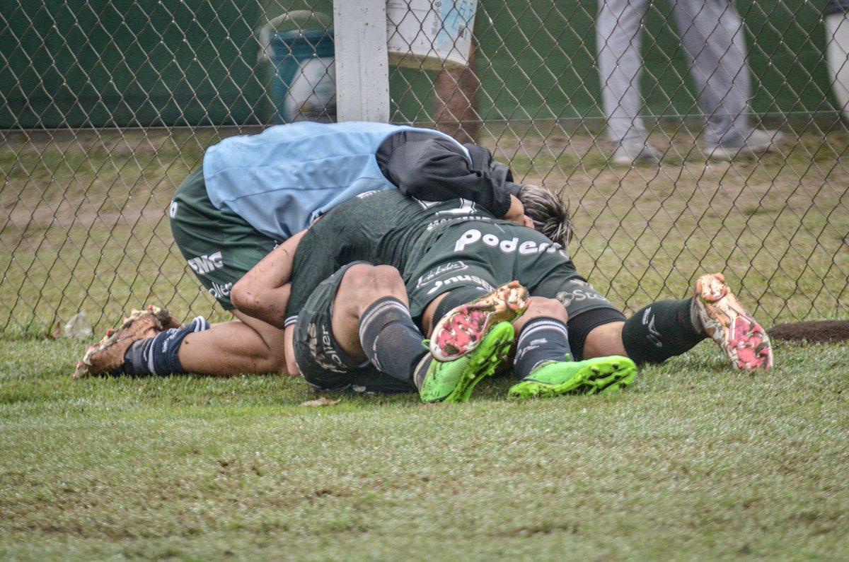 verdolagajunin's tweet photo. 🔚 ¡GANÓ SARMIEEENTO!

🟢 La #SextaDivisión de #Sarmiento logró un triunfazo tras vencer a #RiverPlate por 2 a 1 en Junín 👏🏽. 

⚽️ Franco Calderón el autor de dos golazos para el “Verde” 

#JuvenilesLPF - #JuvenilesAFA 🇳🇬

📸 @luka_baquero https://t.co/YWxoelnB0s