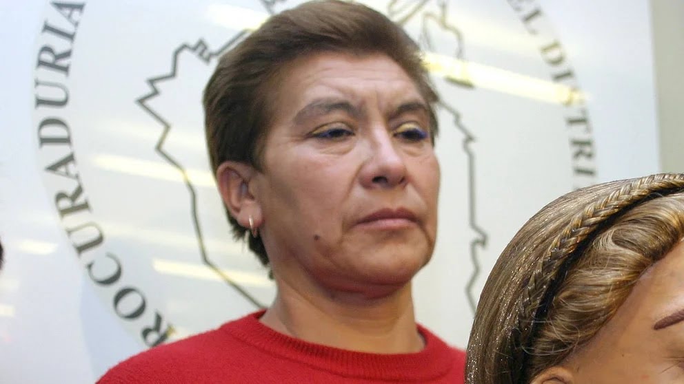 Unatalpelirroja's tweet photo. #abrohilo Sobre la historia de Juana Barraza una mujer Mexicana de 48 años que asesinó durante 3 años a 17 mujeres de la tercera edad, y fue conocida como “La Mataviejitas”. https://t.co/kwq4JeTpvD