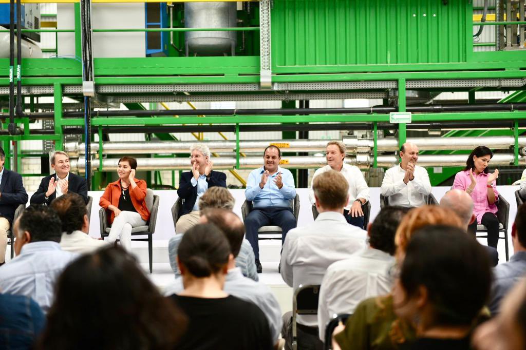 cuauhtemocb10's tweet photo. Visitamos las instalaciones de @greenback_earth, en el municipio de Cuautla, que en colaboración con @NestleMX, inaugura la primera planta en México, de reciclaje de aceite pirolítico enfocado a empaques flexibles. https://t.co/Oq3NvDS72O