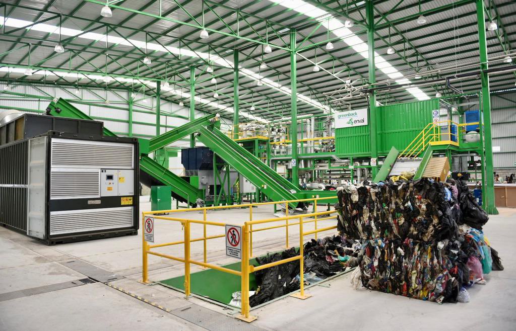 cuauhtemocb10's tweet photo. Visitamos las instalaciones de @greenback_earth, en el municipio de Cuautla, que en colaboración con @NestleMX, inaugura la primera planta en México, de reciclaje de aceite pirolítico enfocado a empaques flexibles. https://t.co/Oq3NvDS72O
