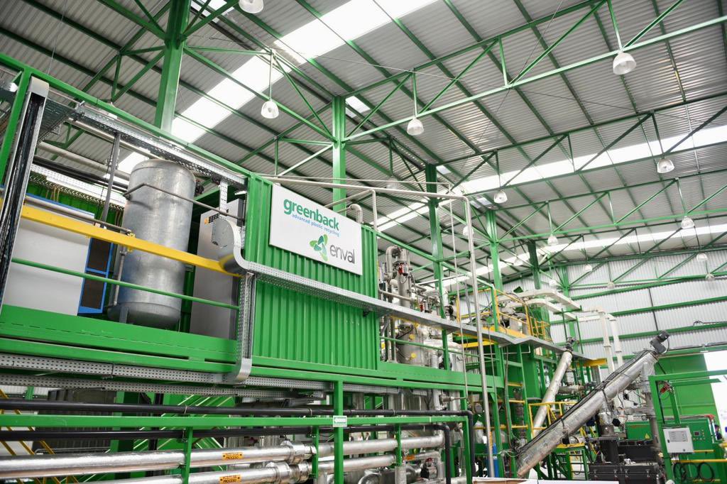 cuauhtemocb10's tweet photo. Visitamos las instalaciones de @greenback_earth, en el municipio de Cuautla, que en colaboración con @NestleMX, inaugura la primera planta en México, de reciclaje de aceite pirolítico enfocado a empaques flexibles. https://t.co/Oq3NvDS72O