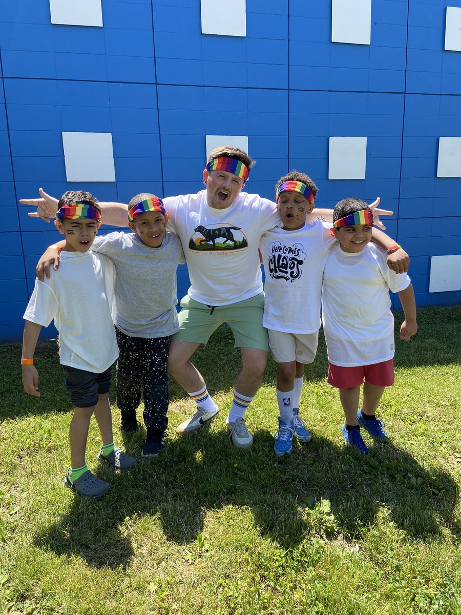 MrSeanBrown_'s tweet photo. COLOR RUN WAS A HUGE SUCCESS. #BridgeBoys had so much fun participating in this colorful event! (peep the last picture for the AFTER) #whyLP #TrueNorthBrunswick #WhatstheNoisewiththeBridgeBoys https://t.co/ghXmhhxKtn