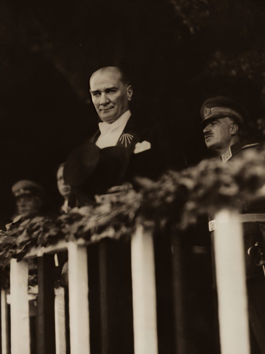 Ne senden geçeriz, ne de senin eserinden!