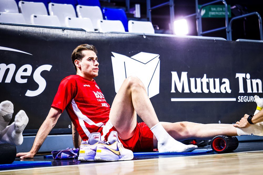Temporada 22/23 ✅
S’acaba una temporada on es va posar tot molt complicat però on tots junts hem aconseguit tirar-ho endavant, fent del Congost un fortí. 
Gràcies per no deixar de creure en nosaltres i estar al costat de l’equip incondicionalment. 

Som-hi Manresa❤️🤍