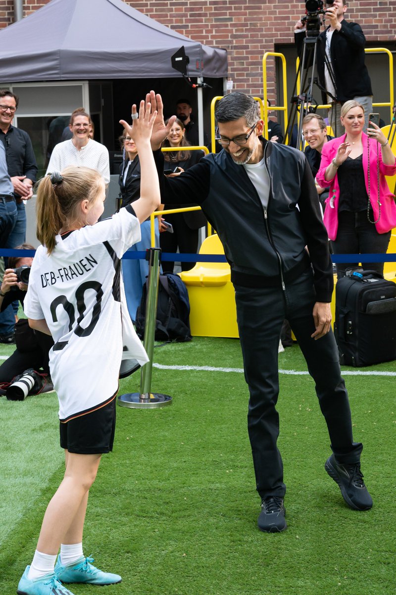 Sundar Pichai tweet media