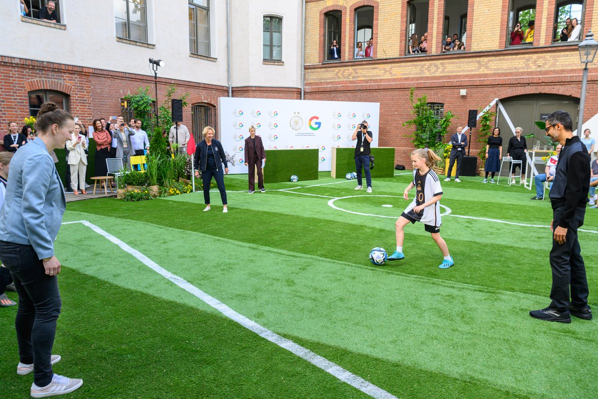 Excited to have the German Football Association @DFB @DFB_Frauen join #TeamPixel! Proud to support the German Women's National Team and look forward to working together to increase visibility for women's sports. (And thanks for letting me score a goal today:) ⚽