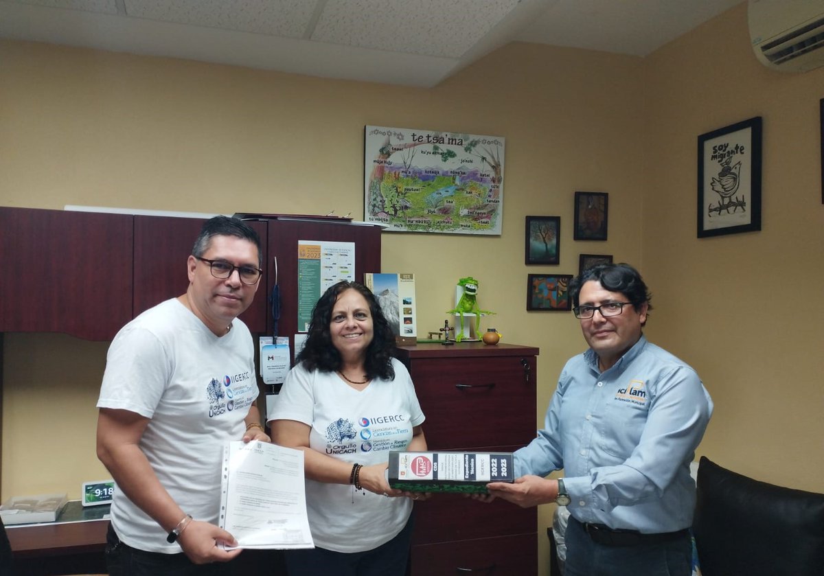 El Dr. Juan Carlos Fernández Alcantar, del @ICIPLAM, entregó a la Dra. Moreno Andrade, Directora del #IIGERCC de la #UNICACH, el documento técnico del Proyecto de Índice Multidimensional de Habitabilidad de Tuxtla Gutiérrez Chiapas. (1/2)

#IIGERCC #ICIPLAM