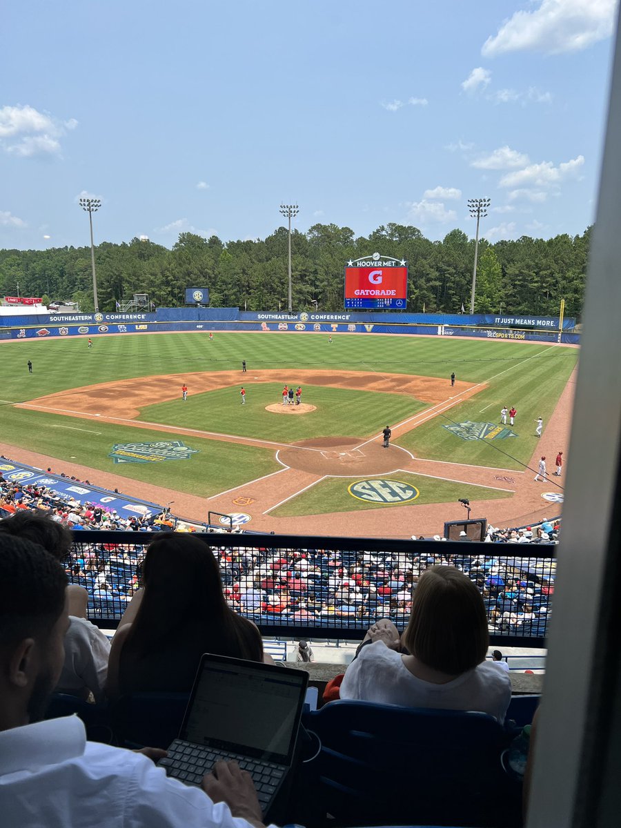 TAWCreative's tweet photo. Watching our pitchers pitch BP to 🖍Coloring Book U™️ batters. #servingitup https://t.co/gynYA9s4eJ