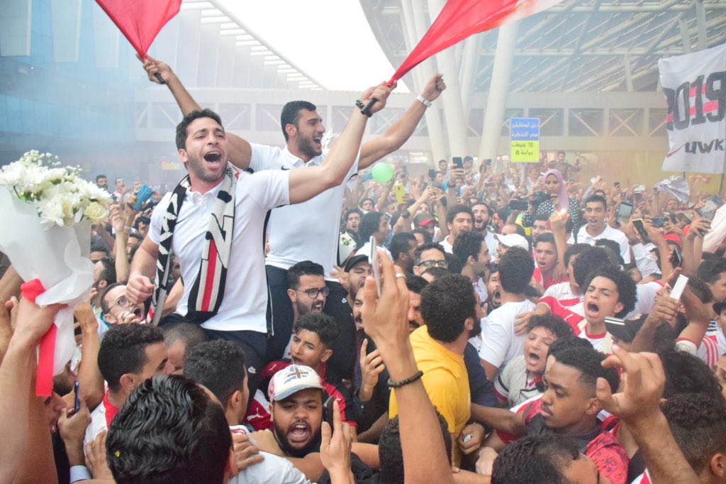 walidpro's tweet photo. أحمد الأحمر غيرك ، طينة غير طينتك وأصل غير أصلك 
الاحمر زملكاوي ابن زملكاوية مش نبت شيطاني عشش في النادي على غفلة
لا انت ولا ولادك ولا مجلس ادارتك تسووا حاجه جنب الاحمر 
احمد الاحمر هايقعد وهايفضل في تاريخ وسجلات النادي وقلب جمهوره وانت اللي هتمشي https://t.co/V4eH2wjVow