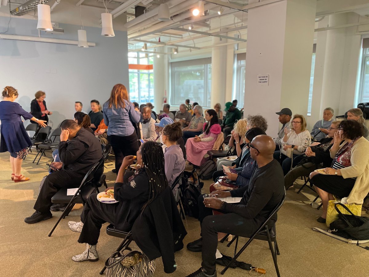 werepjustice's tweet photo. "[Because of art] I get to go into my shadowy parts and mirror those onto my canvas to work through the aspects of myself." - George Anthony Morton

The @bpca_ny &amp; @thefortunesoc #MasterOfLight screening &amp; panel discussion challenges the audience to see art as a healing modality. https://t.co/Zg1LY9AC7d