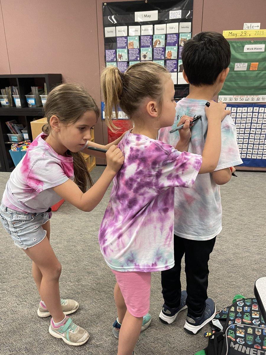 T-shirt Signing 👕 💛