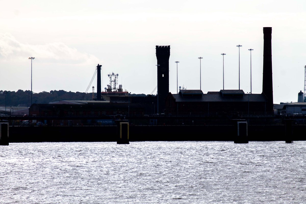 PhotoTjv's tweet photo. Old Ferry Terminal
(Birkenhead, Merseyside, July 2019)
#photography #landscapephotography #urbanphotography #cityscapes #docks #dockbuildings #ferryterminal #ferrydock #Birkenhead #Merseyside #Merseyriver https://t.co/4BztbitZMA