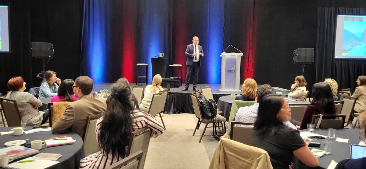 YvesCharmont's tweet image. Présentation pour @cap_com des tendances en presse territoriale écrite française devant les congressistes de l'Association des communicateurs municipaux du Québec à @St_Hyacinthe 🦫🍁 Merci pour ces retours si chaleureux et sympathique ! #capcom23 #compublique #acmq