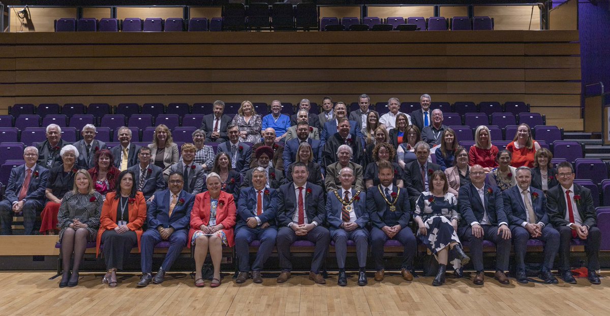 That’s a wrap on the first full council meeting of the new term. Here’s the first photo 📸 of the new council 👇