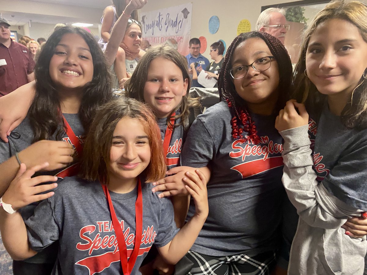 Speegleville's tweet image. One final walk through the halls for our 5th grade students!  #TeamSPE #SpeeglevilleStrong #1Midway #MidwayISD