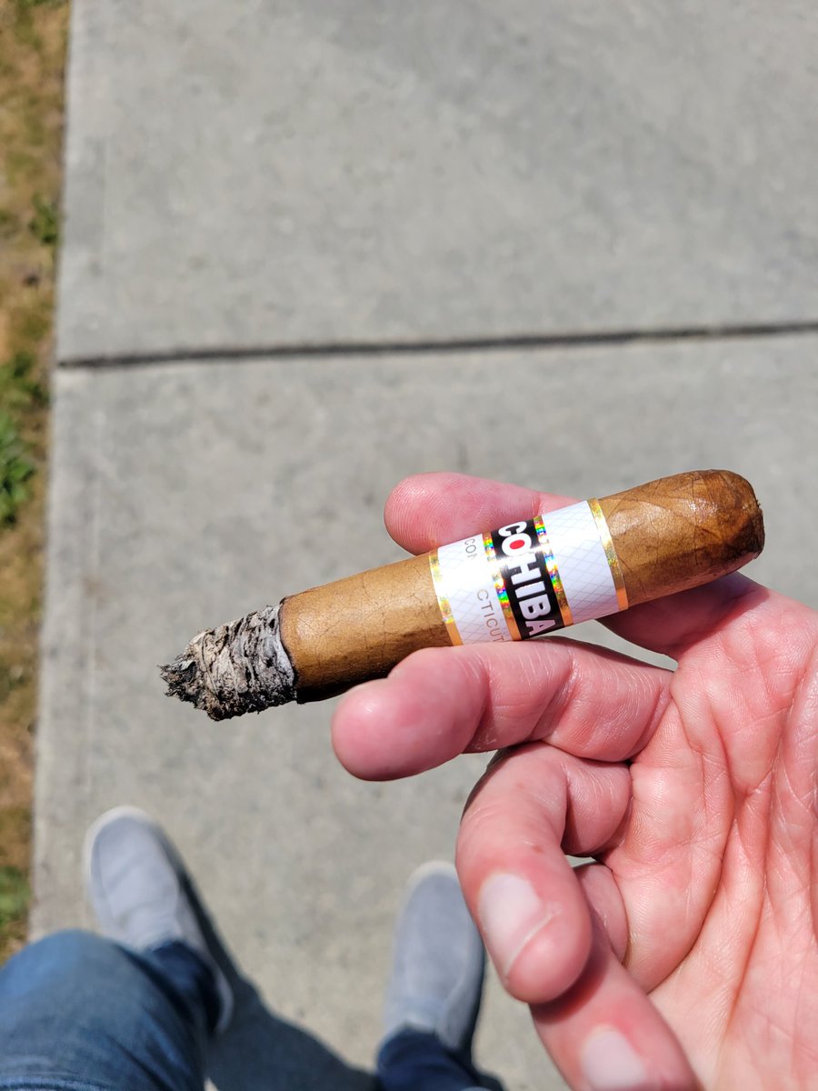 patricknray's tweet photo. This is quite good #reddot #handmodelling #dominican #raymckigney #puffyshirt https://t.co/uOvuTZ1ATi
