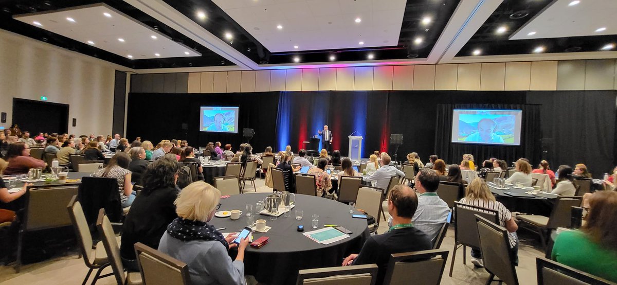 YvesCharmont's tweet image. Présentation pour @cap_com des tendances en presse territoriale écrite française devant les congressistes de l'Association des communicateurs municipaux du Québec à @St_Hyacinthe 🦫🍁 Merci pour ces retours si chaleureux et sympathique ! #capcom23 #compublique #acmq