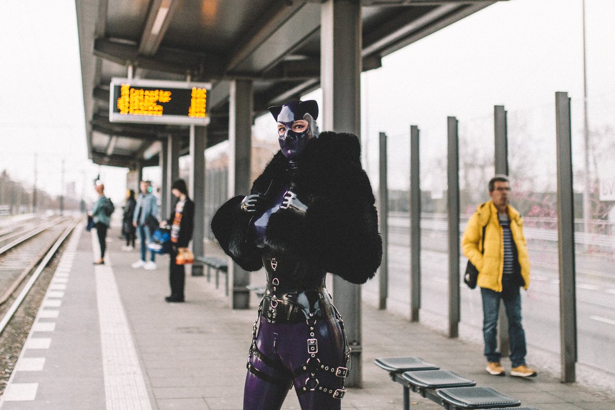 Public transport... again 😇
#rubberdoll #latex #latexaddict #publiclatex #latexkitty