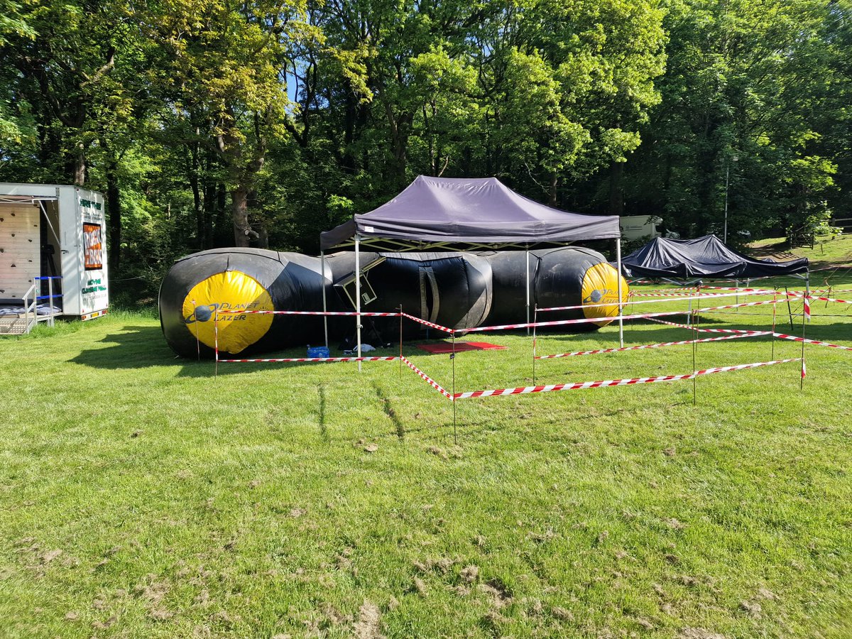 db_ent_uk's tweet photo. Check out our brand new laser quest guns in action! The best on the mobile market with options of up to 20 per game. #laserquest #lasertag #eventhire #eventhirespecialists #eventteam https://t.co/2W5BNVNkE5