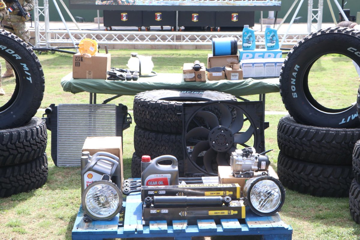 TReporta's tweet photo. La Embajada de EE.UU. entregó a Panamá 63 vehículos de la marca Jeep, modelo J8, valorados en $4,461,911, que fortalecerán las acciones contra el narcotráfico y crimen organizado. Estos autos incluyen piezas de repuesto valoradas en $3,000,000 para su mantenimiento. #TReporta https://t.co/yjcQ9V8YNt