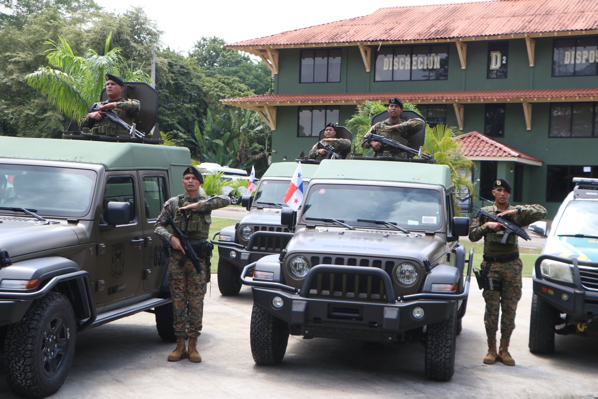 La Embajada de EE.UU. entregó a Panamá 63 vehículos de la marca Jeep, modelo J8, valorados en $4,461,911, que fortalecerán las acciones contra el narcotráfico y crimen organizado. Estos autos incluyen piezas de repuesto valoradas en $3,000,000 para su mantenimiento. #TReporta