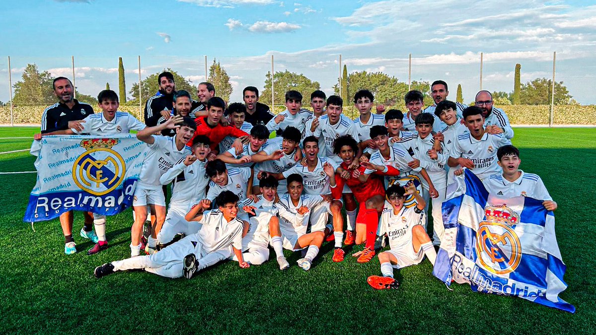 FabricaMadrid's tweet photo. THE INFANTIL A (U14) CHAMPIONS OF THE LEAGUE

Sergio López's U-14 team are champions of the SuperLiga Infantil after beating Getafe (4-0). 26 wins, 1 draw and 1 defeat this season. 130 goals scored and only 9 conceced. Superb season.

It’s the 10th team in La Fábrica to win the championship this season.

ENHORABUENA EQUIPAZO!!!🏆👏⁣