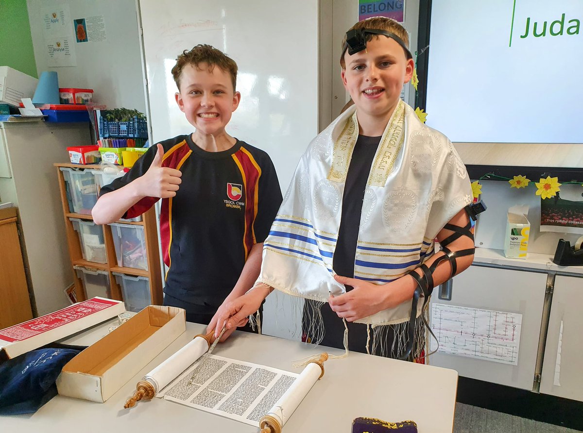 YCB_RS's tweet image. Currently year 8 are learning about Jewish life and customs. Today, Reagan and Osian demonstrated to the class items of Jewish dress and using a yad for the Torah. So far they are loving new cultures. @YCB_Year8
