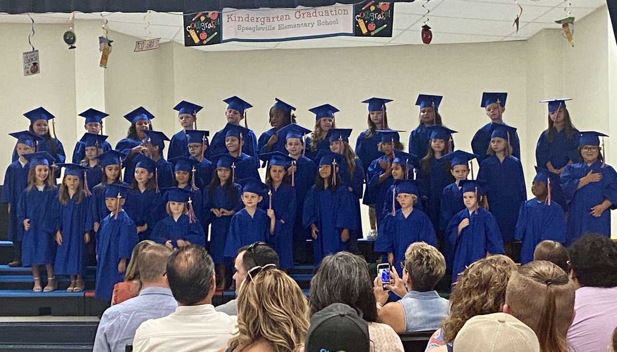 Speegleville's tweet image. 2022-2023 Kindergarten Graduation #TeamSPE #SpeeglevilleStrong #1Midway #MidwayISD