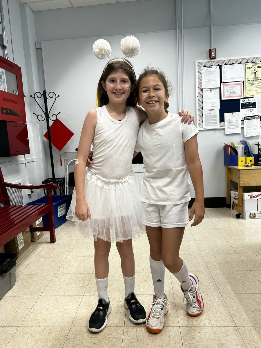 fleechow's tweet photo. All geared up for BHE’s annual field day!  Who will be victorious? Team Blue or Team White! @BurnetHillElem #itsgottobebhe https://t.co/R1kCn2bhWt