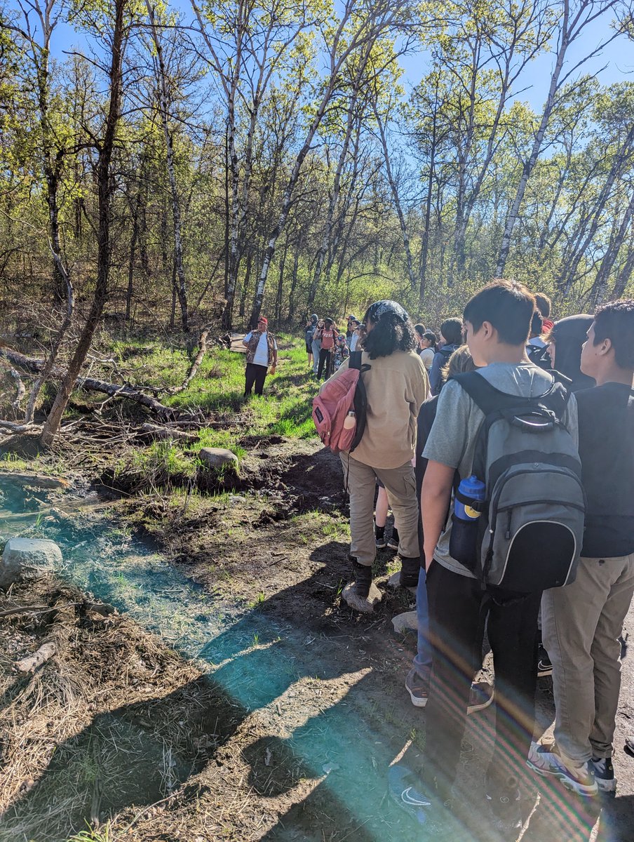 Elder Kevin Tacan met our grade 7/8 is the Brandon hills and talked to them about the importance of respecting the land and animals. He also talked about various plants. $bndmb #KGCrusaders #indigenous #indigenousculture #elderteachings #redwillow #tobacco