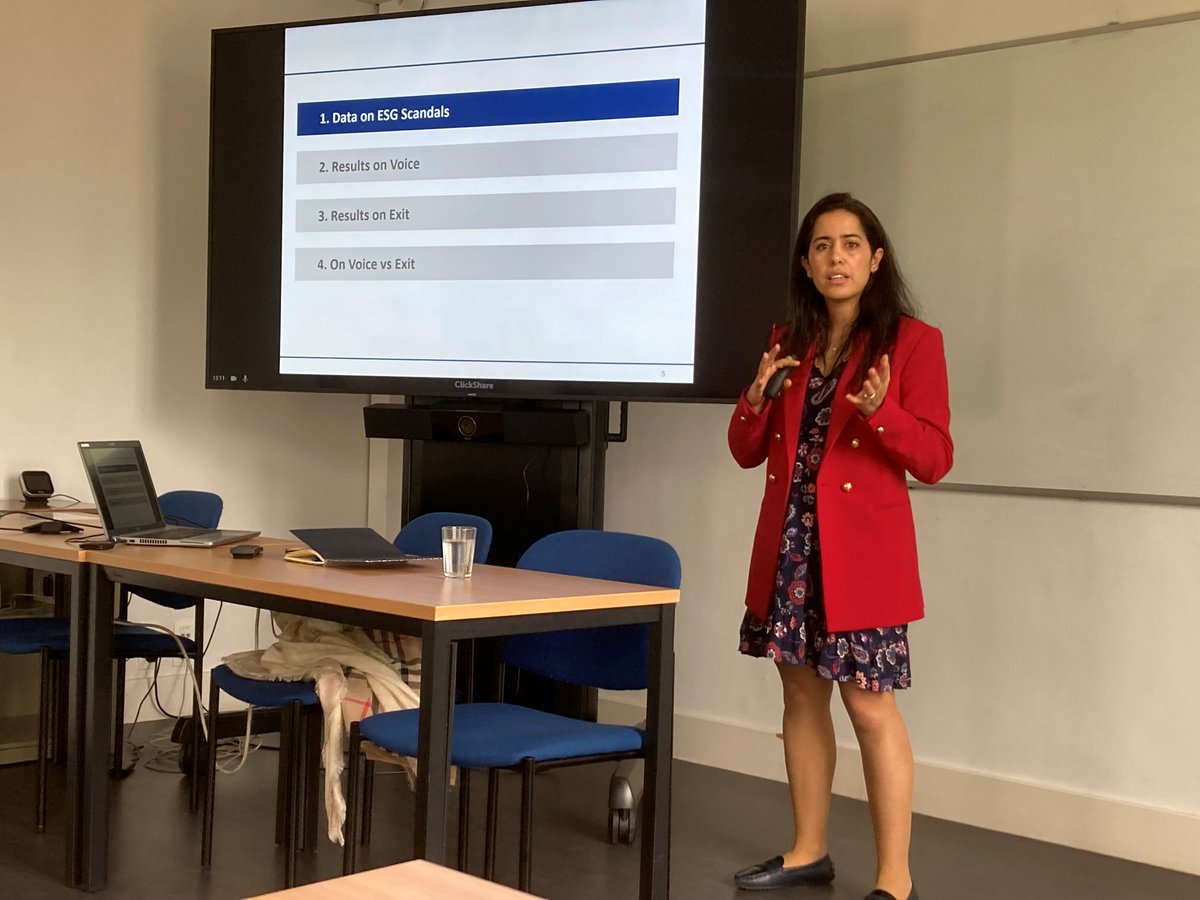 Today Fatima Zahra Filali Adib presented her research on mutual fund reaction to ESG Scandals. She showed that mutual funds use their voice and exit at the same time when they experience an ESG scandal in their portfolio. #corporatefinance