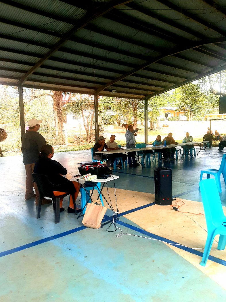 sanjosefusave's tweet photo. Hoy en #santafe #Veraguas se realizó reunión urgente para la problemática de #contaminación y escases de #agua potable. Estuvieron comunidad yalgunas autoridades. Autoridades regionales invitados no asistieron. 31 de mayo protestas en @IDAANinforma y #anati #Santiago https://t.co/xC4ZhF0HHB