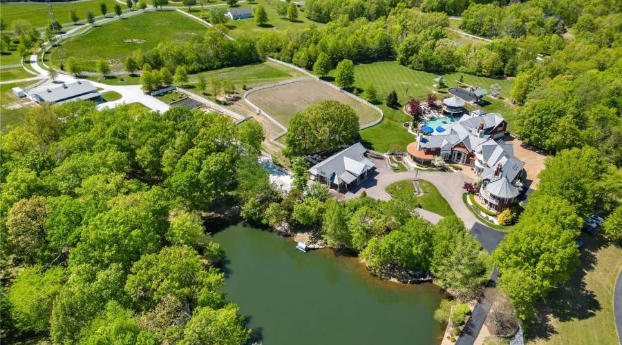 uniquehomeslux's tweet image. This home will change your world &amp;amp; check all of your boxes! Embrace over 20,000 sqft of #Luxury Meant to be Lived In built to suit #multigenerational #families w/ room for all.

-#Wentzville #Missouri
-7 Beds
-20,550 Sqft

By Chad Matlick | (314)280-1234 | bit.ly/3BE2pZH