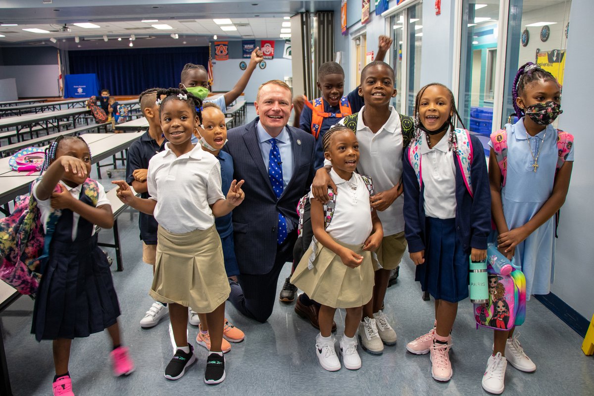 my_pcs's tweet image. YOU DID IT! We've had another incredible year across Pinellas County Schools, full of new achievements, exciting experiences and lifelong memories. We hope you have a safe and fantastic summer! 😎🌞