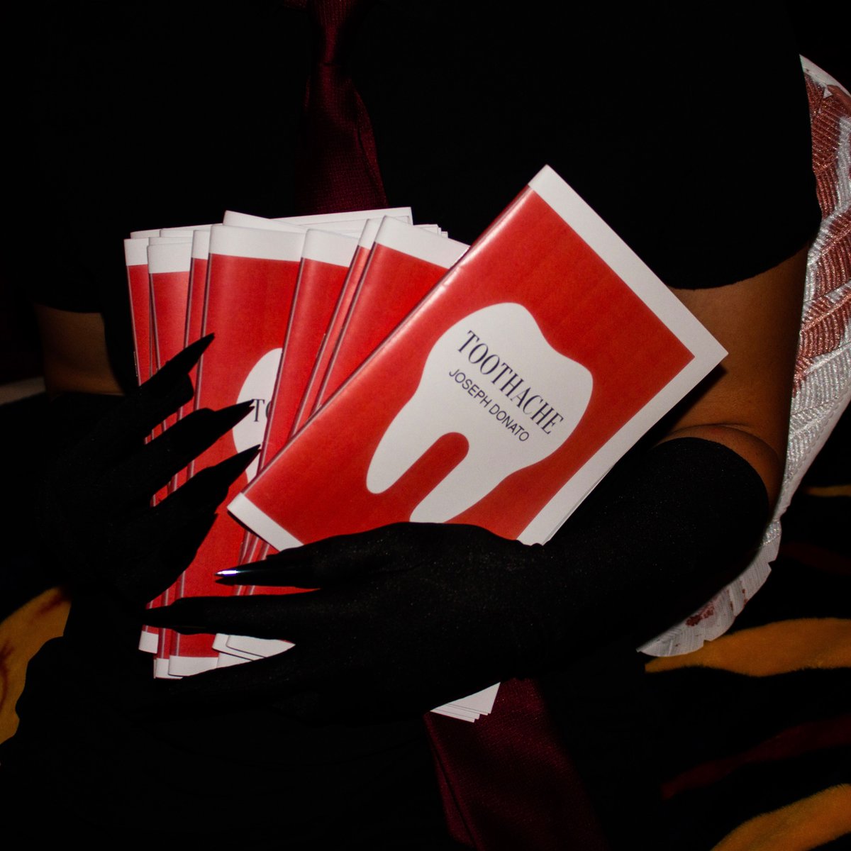 new_art_form's tweet photo. My debut poetry chap, Toothache, out now with above / ground press for $5. DM me to get a signed copy! 🦷🦷🦷 https://t.co/hIBiRkKm5A