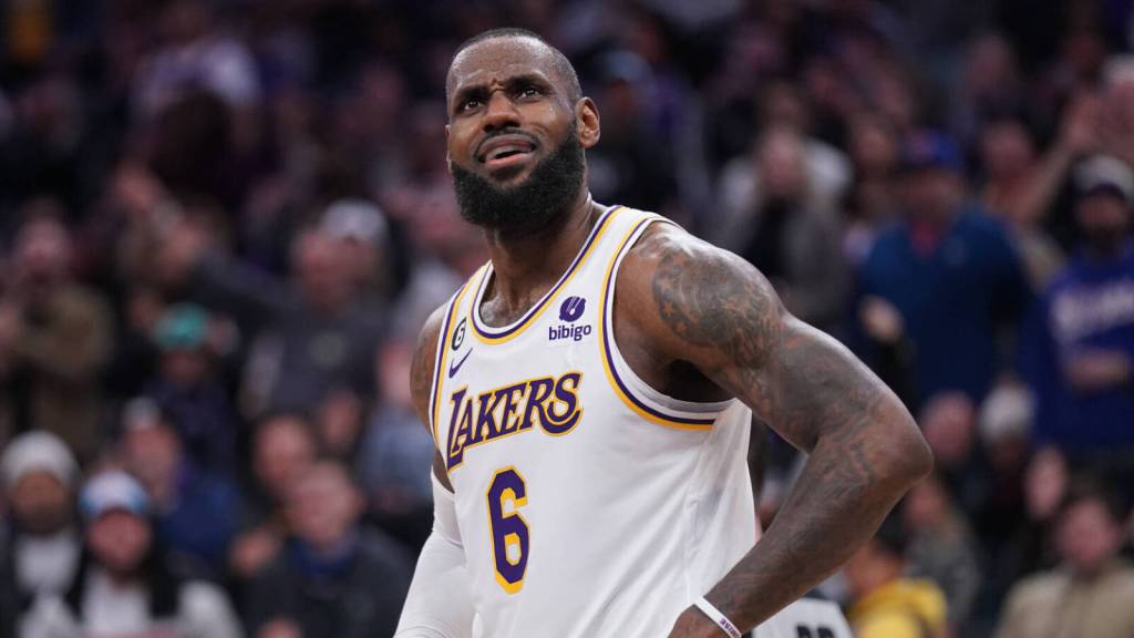 LakersSNI's tweet photo. LeBron James’ Retirement Threat A Hoax? NBA Analyst Calls It A Tactic To Pressure Lakers Into Trading Kyrie Irving
https://t.co/soYljb9gaz 
#LakersNation #lakerswin #lakers #NBA #NBA2K22 #NBA2K22 #NBATwitter #NBAextra #ESPN #NBAEasternConference #LeBronJames #lebron https://t.co/2QvFpKa1cR