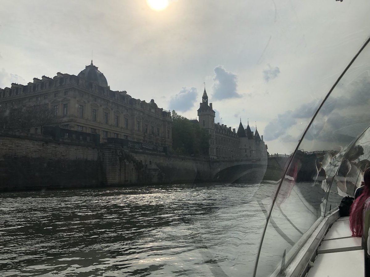 CultsML's tweet photo. Day 1: Dimanche à Paris

After the Louvres, we hopped on a bus boat to enjoy scenic views of some of the Parisian landmarks. https://t.co/hSVo0EEsPp
