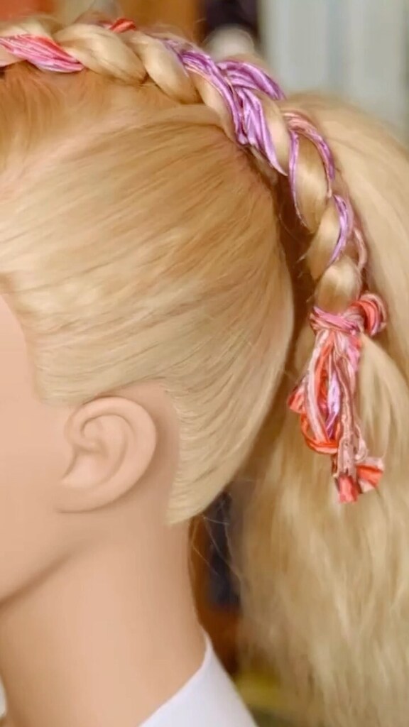 TrencitaJ's tweet image. Cute Braid With Ribbon 🎀

 #braidsformyhair #braidstyle #hair #hairstyles #hairtrends #hairtransformation #hairtutorial #hairtips #hairvideos #weddinghairstyles #hairhack #summerhair #peinados #trenzas #trecce #acconciature #dutchbraids #updo #bun #l… instagr.am/reel/CsY4Q3rgj…