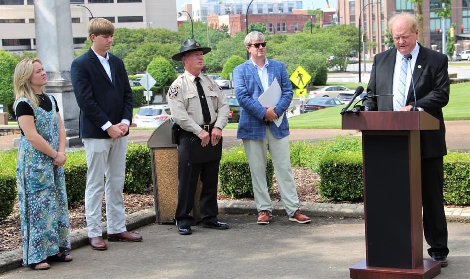 Morgan County Commission honored the Fallen Officers that had given their life to protect our citizens on Tuesday at a ceremony at the Courthouse. Chairman Ray Long reads the Proclamation to the audience.
<a href="/NACoTweets/">NACo Digital Team</a> <a href="/AlabamaCounties/">Alabama Counties</a>