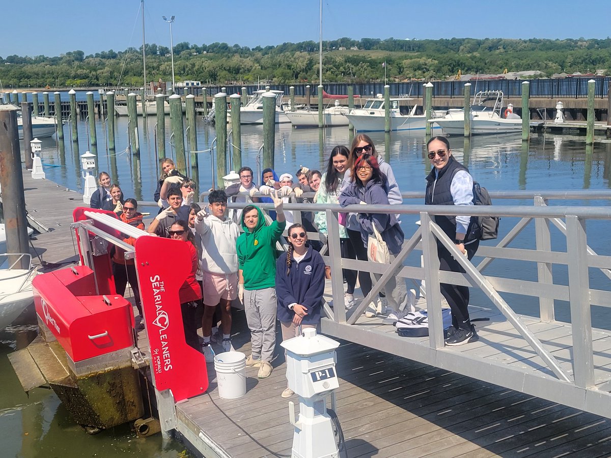 ScigsScience's tweet photo. AP Environmental students learning about TOBs new CollecThor technology to remove marine debris from Taapan Marina. @principalBUFSD #citizenscience https://t.co/0yvE54DnTL