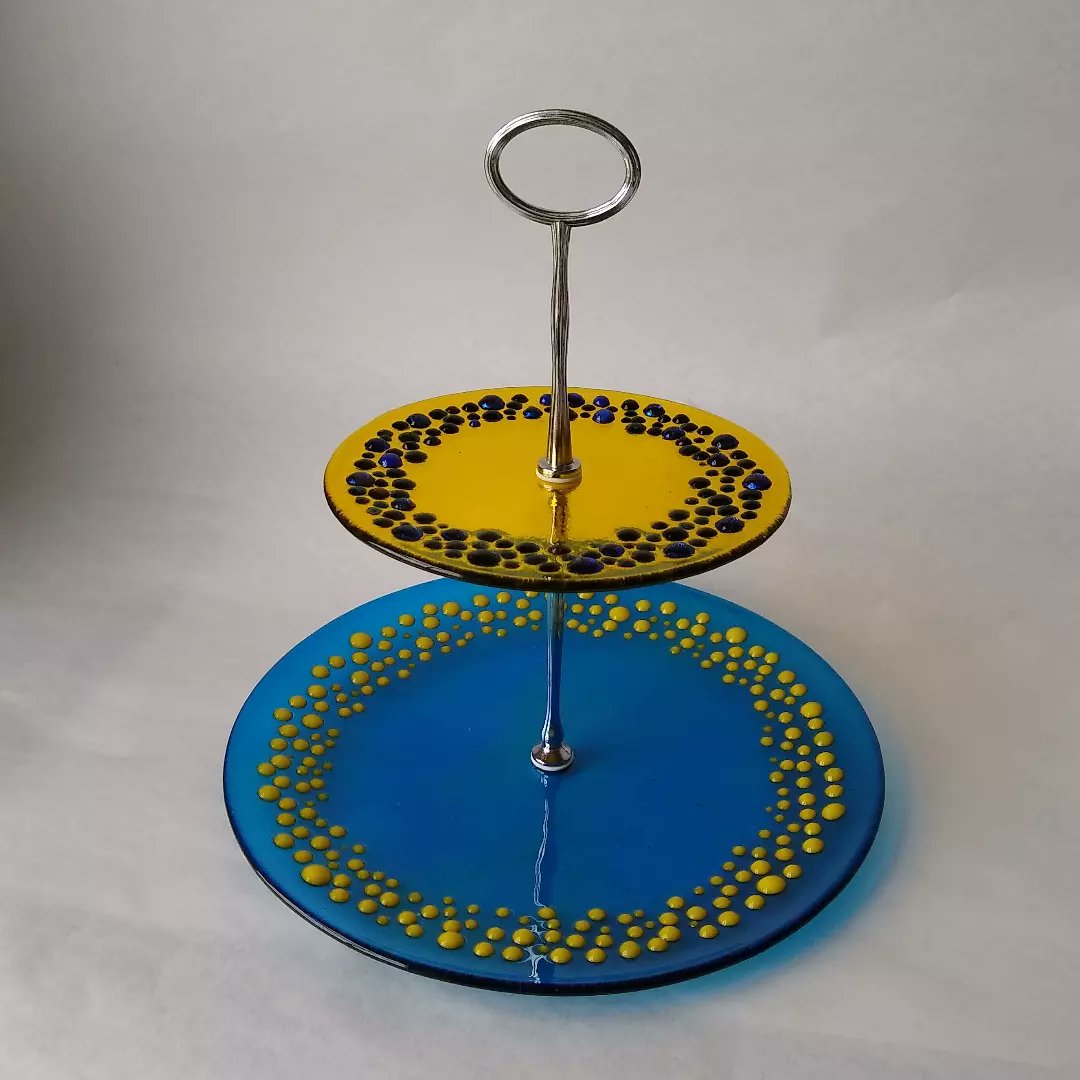 MPJArtGlass's tweet photo. This Saturday, 11.00am to 4.00pm I will be at the Arts Fair at the Storey's Field Centre on Eddintgon Avenue CB3 1AA. Very pleased with new Glass pieces I'm taking. Bus No 7 from central Cambridge. Be there or be square ;-) https://t.co/ox9kOJhwGj